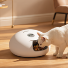 FELVO Steward, Automatic Feeder for Cats and Dogs in use