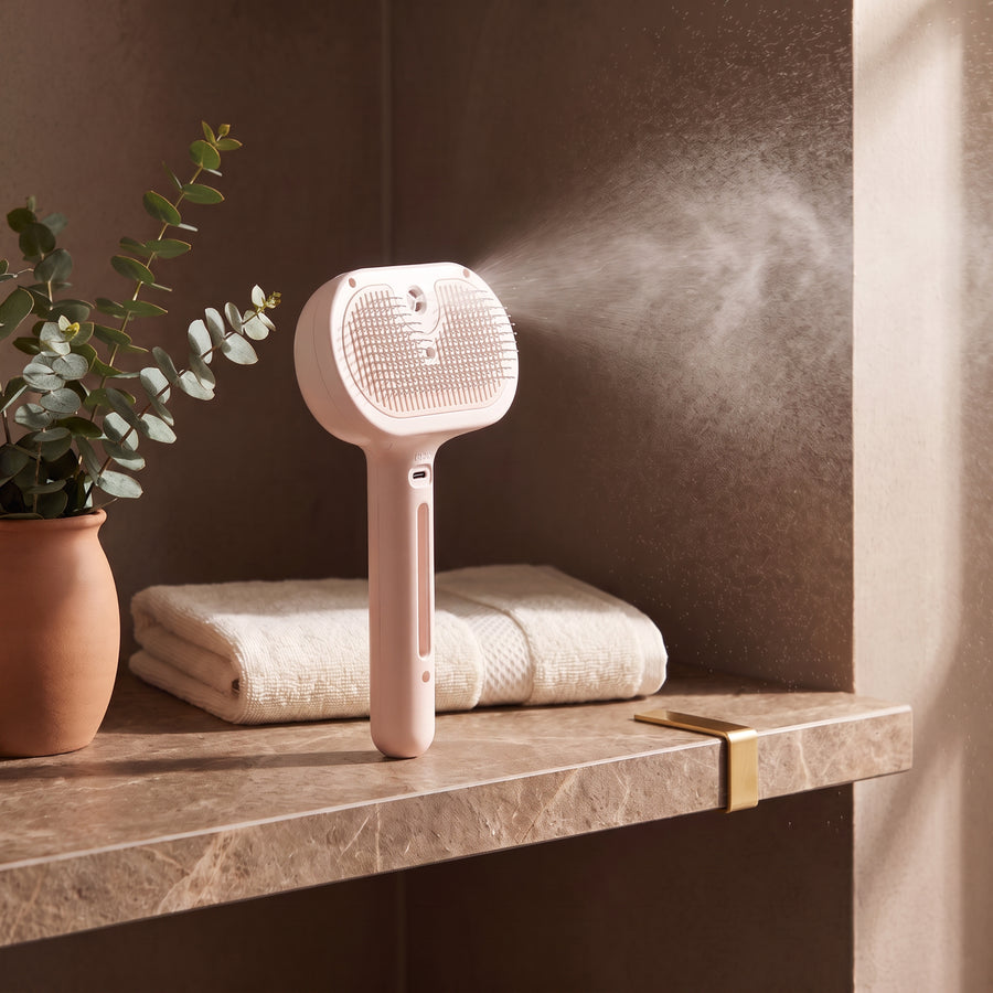 FELVO Mistral, Water-Spray Deshedding Brush — FELVO lifestyle